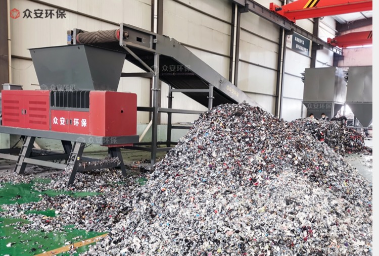 單軸破碎機(jī)：廢舊紡織品破碎處理的得力助手